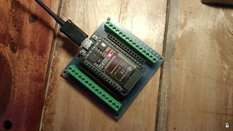 ESP32 connected to the computer