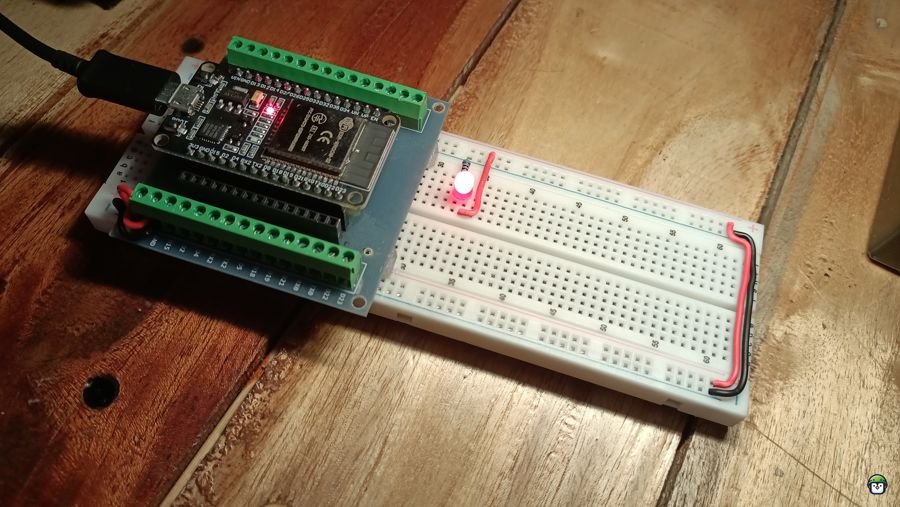 The powered ESP32-breadboard.