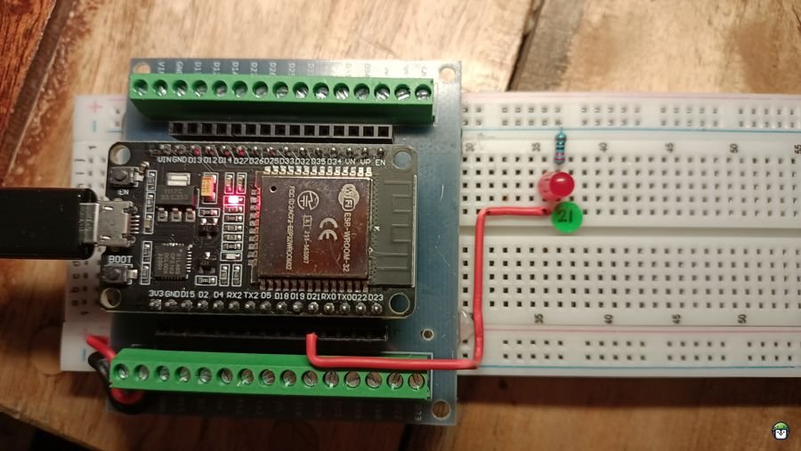 Diagram showing the longer leg (anode) of an LED connected to GPIO21 on the ESP32, illustrating the correct orientation for current flow and LED control.